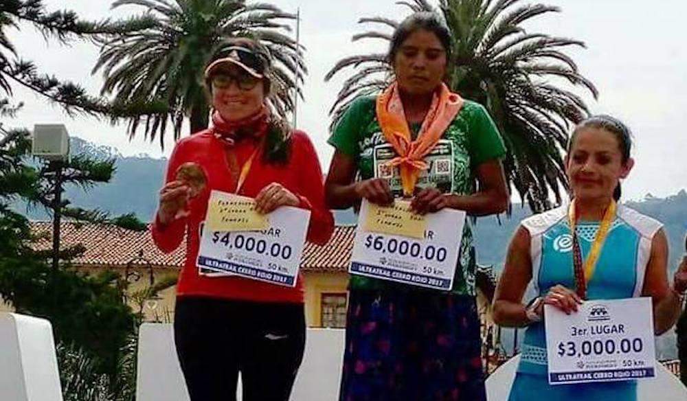 La mujer que ganó un ultramaratón en sandalias